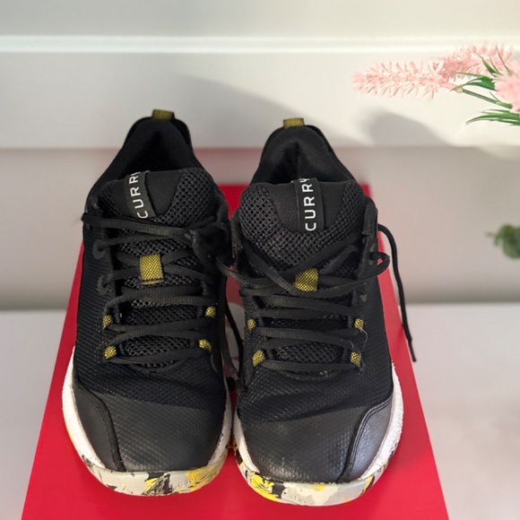 Curry under armour - Picture 3 of 4